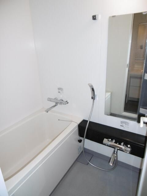 メゾンアズールの浴室