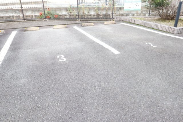 ペイサージュ上津の駐車場