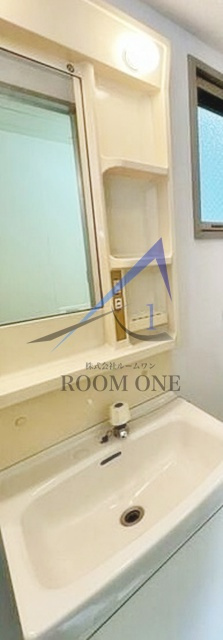 レジデンス３５の洗面所|独立洗面台です。