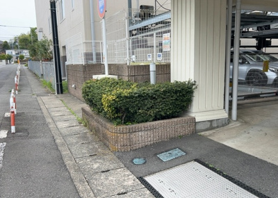 【中庭】 | 厚木第９ダイヤモンドマンション | 中庭（パティオ）とは、一つの建築物の内部に設けられた、壁などで囲われている庭のことを指します。コの字型、ロの字型が主流ですが、L字型の中庭もあります。最近では、インテリア性の高さからも人気があります。