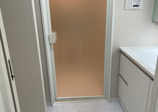 【脱衣所】 | 厚木第９ダイヤモンドマンション | 洗面脱衣所は「体を綺麗に整える場所」という目的と役割を持っています。そして便利で使い勝手のいい「体を綺麗に整える場所」にするためには、配置や動線、照明や収納計画をしっかりと検討しておく必要があります。