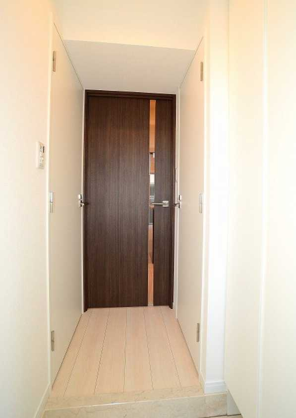 グランドコンシェルジュ三宿アジールコート　ネット無料 ウォークインクローゼット　オートロックの玄関