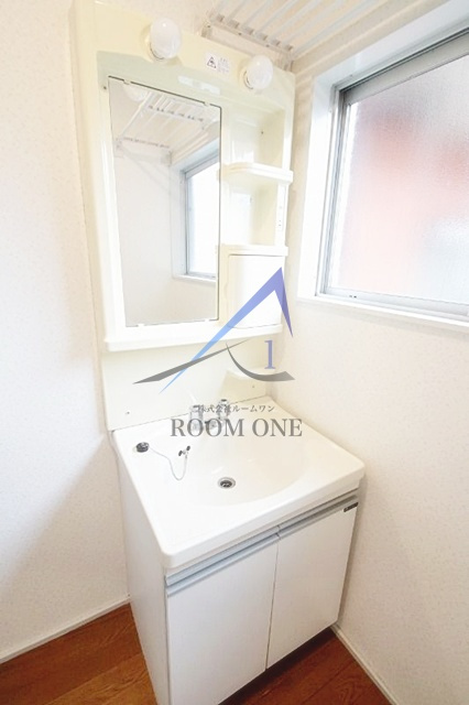 グリーンコーポラスの洗面所|独立洗面台です。