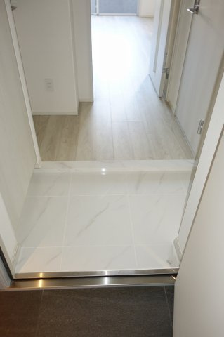 グランカーサ尾久の玄関