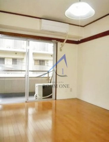 コスモプラザＨＩＮＯの居間・リビング|洋室のお部屋です。