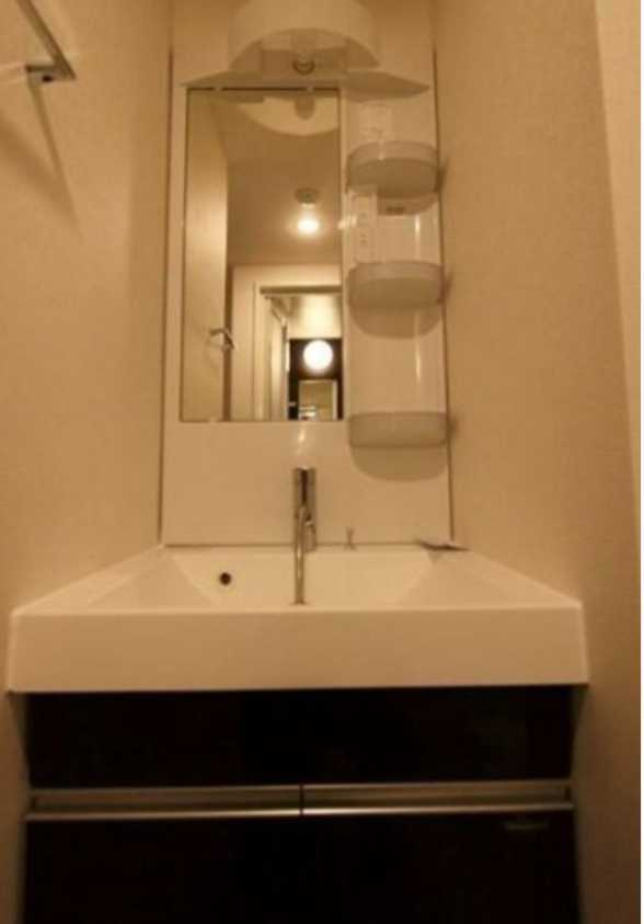 GENOVIA三軒茶屋 green veil　敷金0　ペット相談可　バイク置き場の洗面所