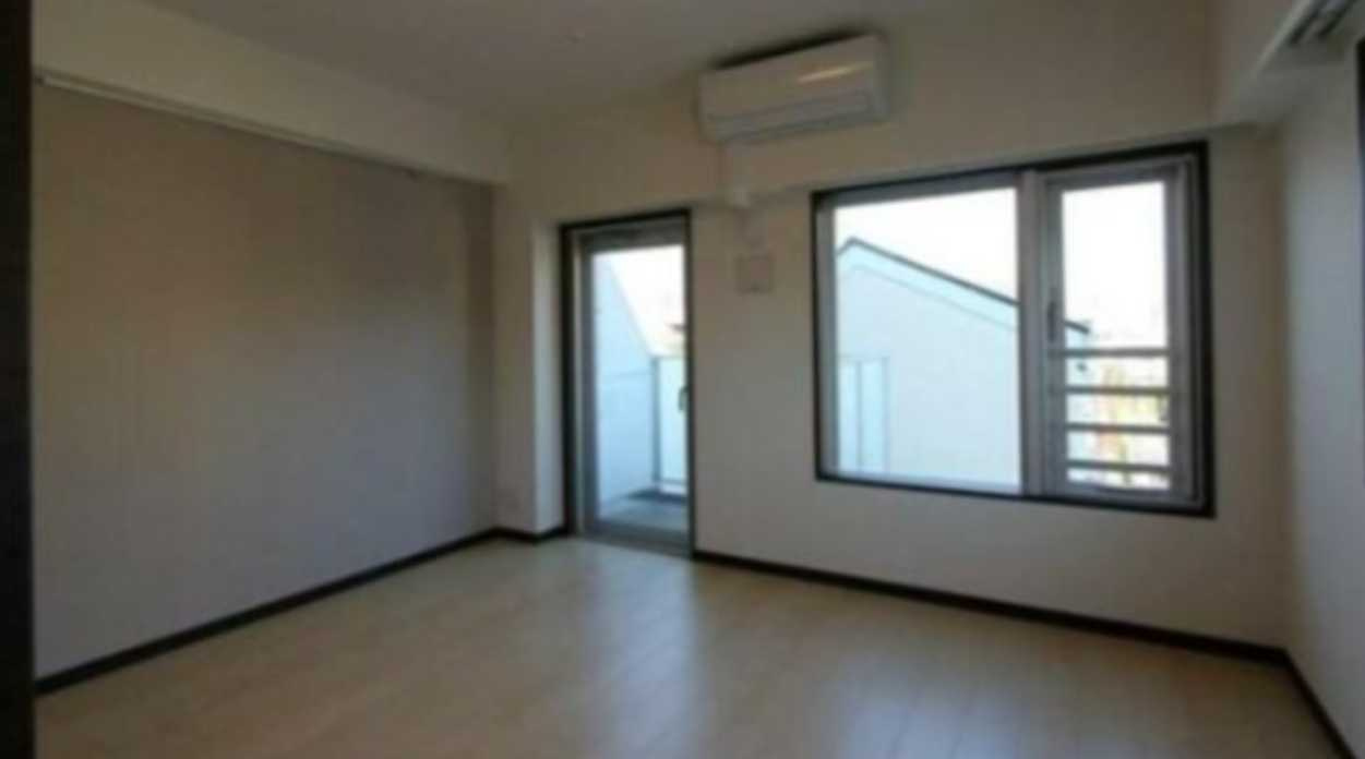 GENOVIA三軒茶屋 green veil　敷金0　ペット相談可　バイク置き場の居間・リビング