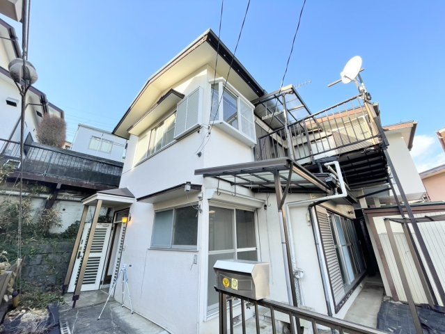 【外観】 | 「構造」は建物を支える骨組みで、「工法」は構造を組み立てる方法をいい、構造や工法によって建物のデザインや強度、断熱性などに違いがあります。