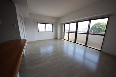 【居間・リビング】 | センチュリー鴻巣第三 | ※同タイプの別の部屋の写真です。