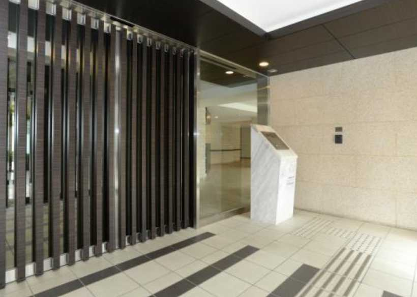 Brillia ist三軒茶屋アイビーテラス　日勤管理人　ネット無料　コンシェルジュサービスのエントランス