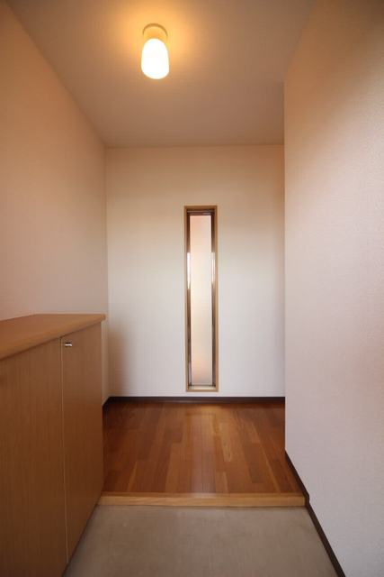 ルミエール貝白の玄関|シューズボックス付きの玄関です☆