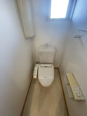シェ・ソワのトイレ|嬉しい温水洗浄便座付き♪