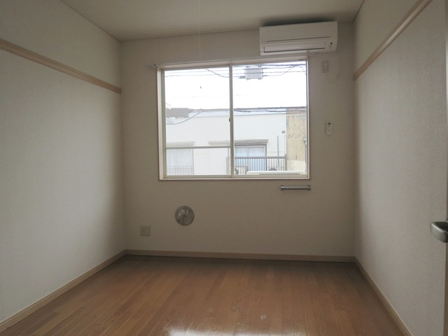 リリックコート平和橋の居間・リビング|お部屋は６帖♪使いやすいです。