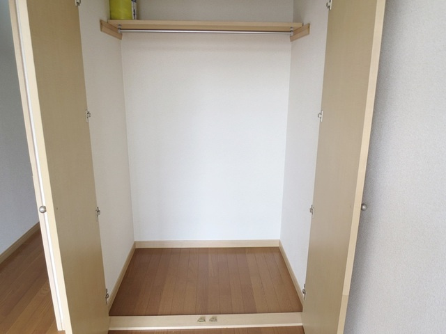 リリックコート平和橋の収納|洋服がたくさん掛けられる収納(*^_^*)