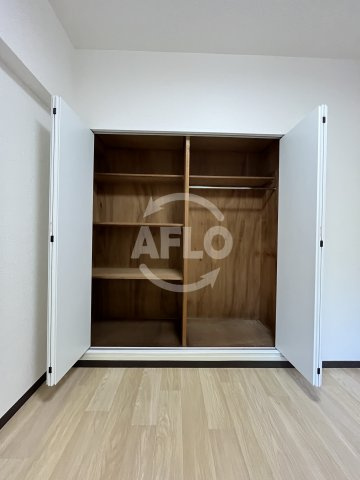 ファミールハイツ北大阪Ⅰ号棟の収納|ファミールハイツ北大阪1号棟　クローゼット