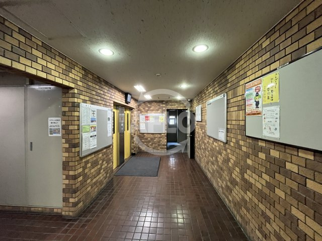 ファミールハイツ北大阪Ⅰ号棟のロビー|ファミールハイツ北大阪1号棟　ロビー