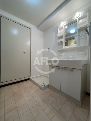 ファミールハイツ北大阪Ⅰ号棟の独立洗面台|ファミールハイツ北大阪1号棟　洗面台