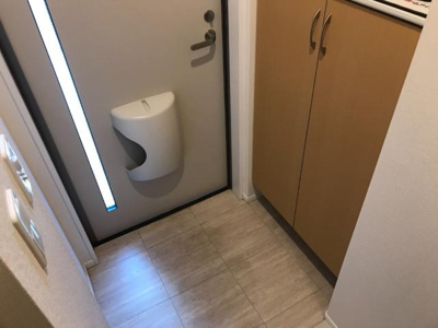 【玄関】 | グランエスト　Ⅰ | 収納もある玄関