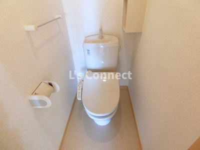 【トイレ】 | ボ・ヌゥール二番館 | 温水洗浄便座付きのトイレ。