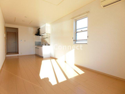 【居間・リビング】 | ボ・ヌゥール二番館 | 角部屋で２面に窓があります。