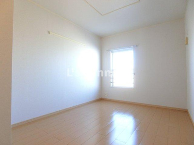 【その他】 | ボ・ヌゥール二番館 | 独立した洋室は寝室として使えます。