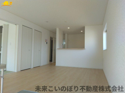 【居間・リビング】 | Cradlegarden五霞町小手指第1 | 一日の中で多くの時間を過すことになるリビングダイニングだからこそ、いつも穏やかな空間であることが必然。爽やかな通風と採光を存分に感じる事が出来る空間です。