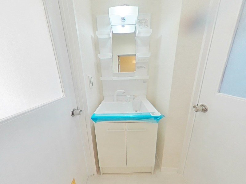 吉武ビルの洗面所|明るい洗面所です★