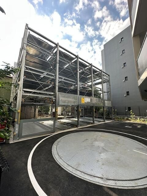 アルファレジデンシア南千住の駐車場