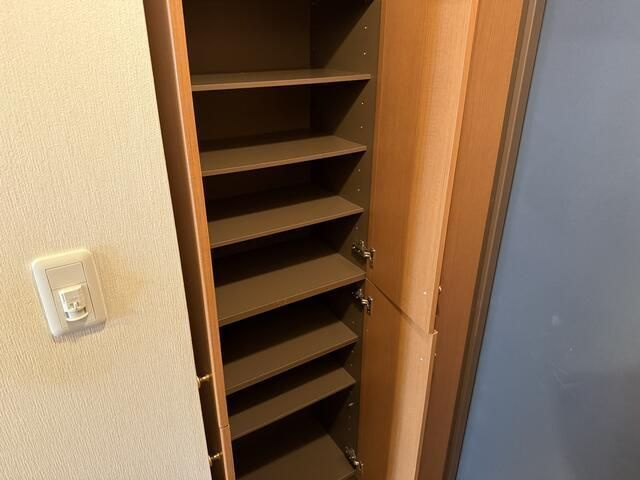 第７千代鶴ビルの玄関