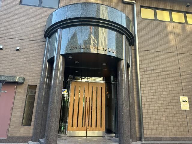 第７千代鶴ビルのエントランス