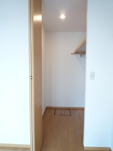 小平市学園西町１丁目のアパートの収納