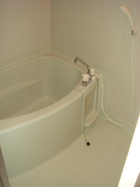 小平市学園西町１丁目のアパートの浴室