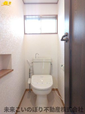 【トイレ】 | 久喜市栄1丁目中古戸建て | 白を基調とした清潔感のある空間です◎お好みのアレンジでオリジナルの空間に仕上げましょう♪