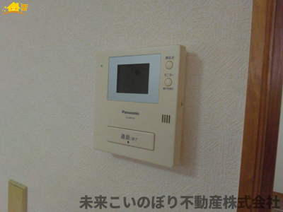 【防犯設備】 | 久喜市栄1丁目中古戸建て | TVインターフォンは来訪者の確認にとても便利で安心です。
録画システム付きなので、留守時の確認も可能です。