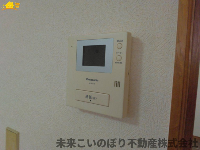 【防犯設備】 | 久喜市栄1丁目中古戸建て | TVインターフォンは来訪者の確認にとても便利で安心です。
録画システム付きなので、留守時の確認も可能です。