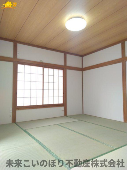 【和室】 | 久喜市栄1丁目中古戸建て | 家事の合間にちょっとひと休み♪足をのばして寛げる和室♪客間やキッズスペースにも最適です♪