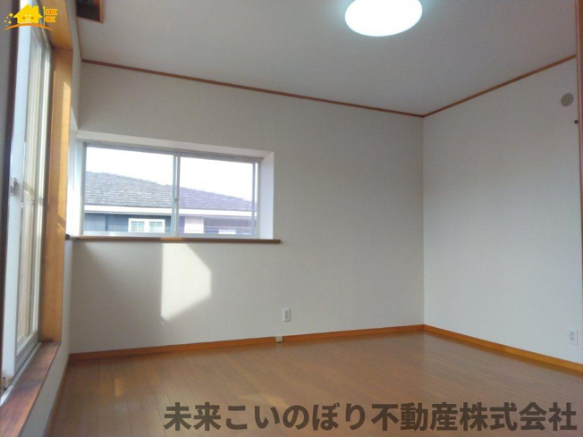【寝室】 | 久喜市栄1丁目中古戸建て | 落ち着いた色調の寝室です