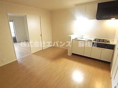 【居間・リビング】 | ナリトモ蘇我A | ゆったり過ごせる居間です