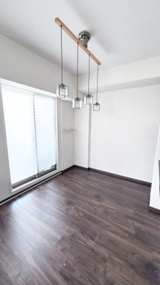 【居間・リビング】 | ワコーレ住吉パークレジデンス | 北東角住居、陽当たり・通風良好 。大切なペットと暮らせるスタイリッシュな雰囲気のお部屋♪