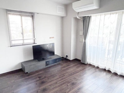 【居間・リビング】 | ワコーレ住吉パークレジデンス | 2面採光の明るい16.9帖のリビング