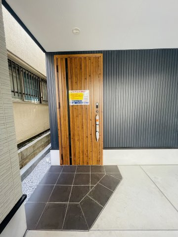 北区豊島３丁目新築戸建の玄関