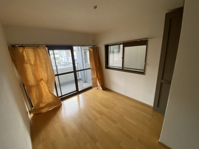 【洋室】 | ロワールマンションアクシス井尻 | 角部屋で採光面が多く、室内は明るく風通しの良い空間です