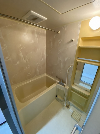 【浴室】 | ロワールマンションアクシス井尻 | 大き目の浴室は既存品ですが、十分つかえます。リフォームのご相談もココハウスまでお気軽にどうぞ
