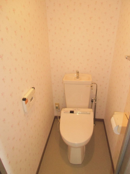 【トイレ】 | ロワールマンションアクシス井尻 | トイレはリフォームで新品への交換もおすすめです。節水型のトイレなどもご紹介できるのでお尋ねください