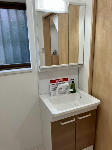 丸亀市飯山町川原　リフォーム戸建の独立洗面台