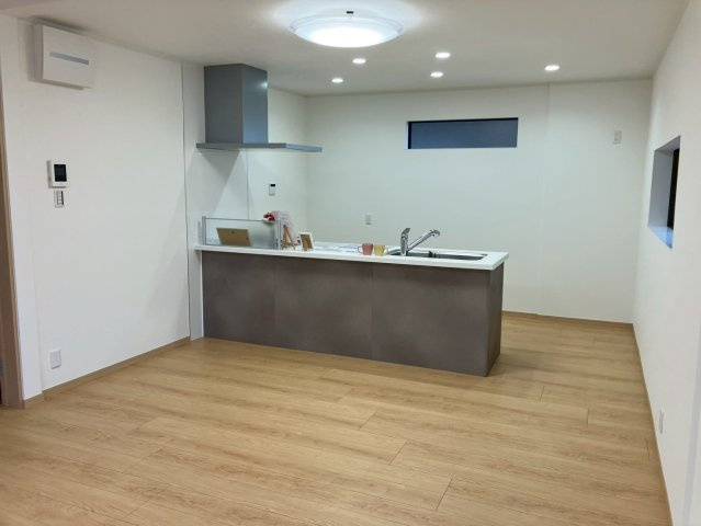 丸亀市飯山町川原　リフォーム戸建の居間・リビング