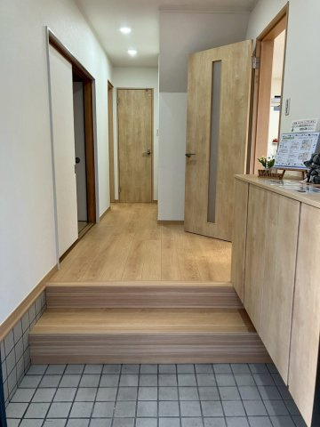 丸亀市飯山町川原　リフォーム戸建の玄関