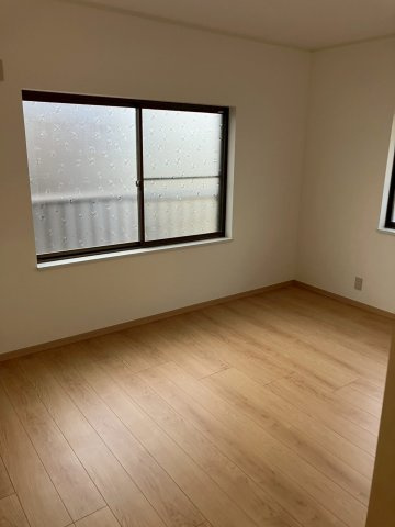 丸亀市飯山町川原　リフォーム戸建の洋室