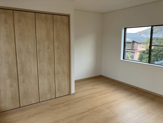 丸亀市飯山町川原　リフォーム戸建の洋室