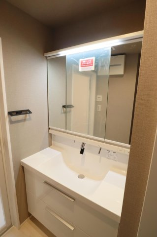 【独立洗面台】 | ヒューマインド美野島並木通り | 蛇口が壁についている最新タイプなので水が飛び散りにくくお掃除も楽々です